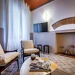 Chic Apartment Oriuolo At The Duomo