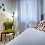 Chic Apartment Oriuolo At The Duomo