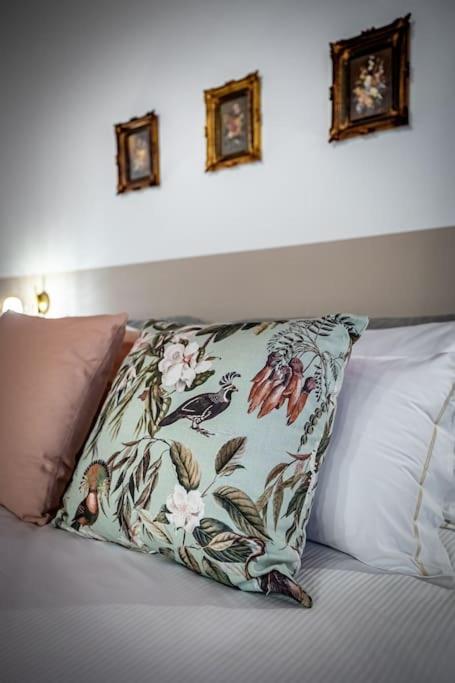 Apartment Chic Oriuolo At The Duomo Florence