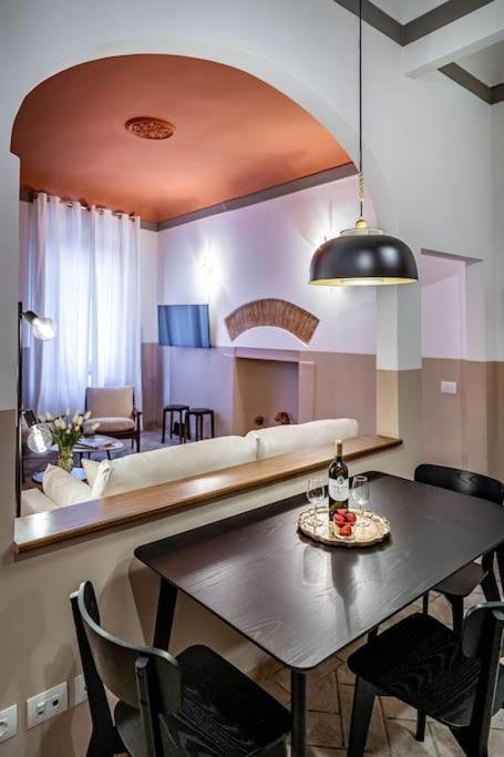 Apartment Chic Oriuolo At The Duomo Florence